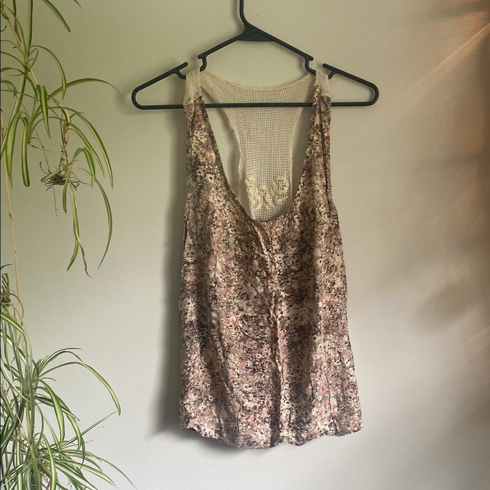Stylish Sleeveless Top with Lace Back